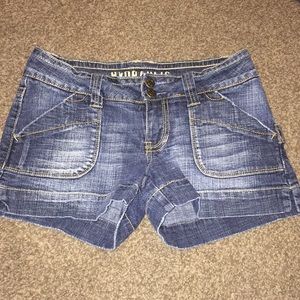 Dark denim hydraulic jean shorts. Double button.